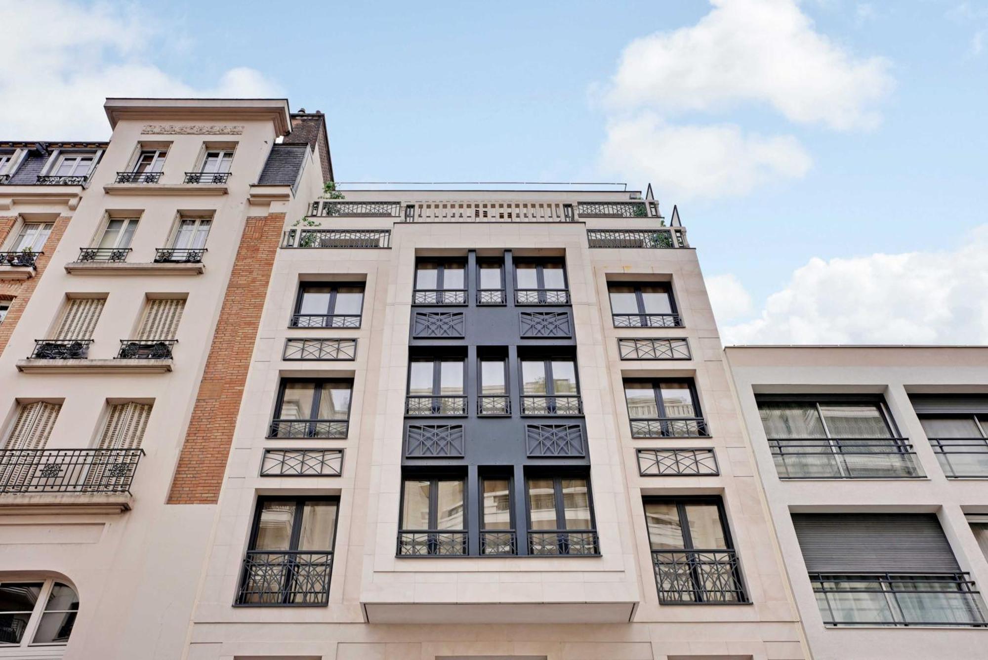 Raffinement Et Confort Dans Cette Residence A Levallois-Perret Exterior photo