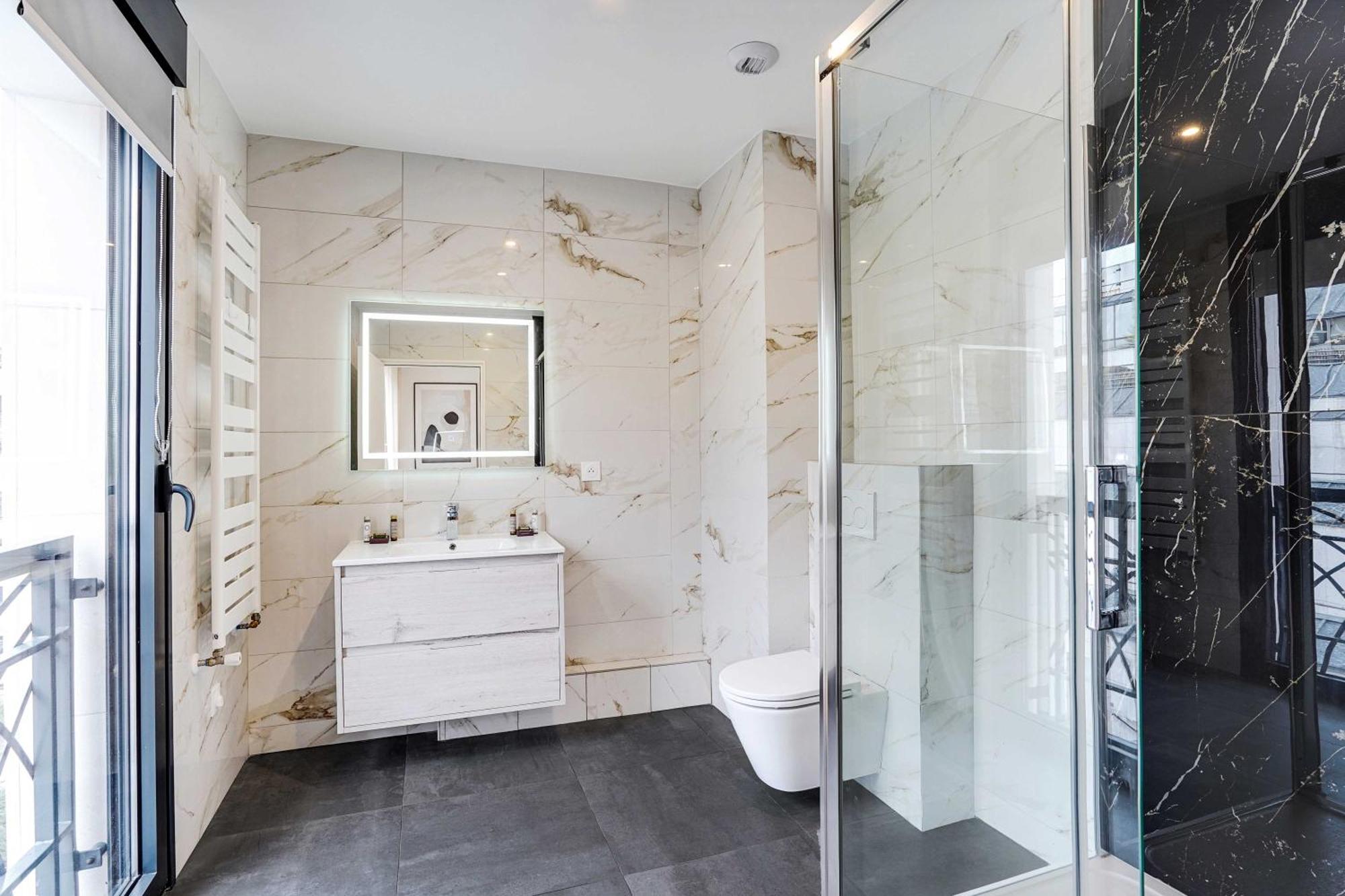 Raffinement Et Confort Dans Cette Residence A Levallois-Perret Exterior photo